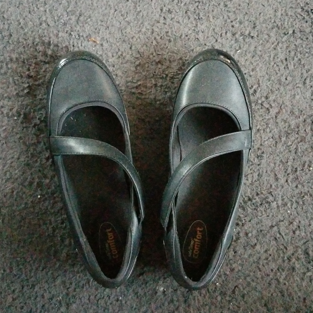 FINAL SALE Comfort Flats